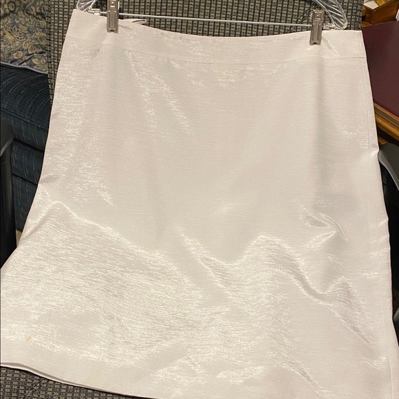 White suit - Picture 3 of 4